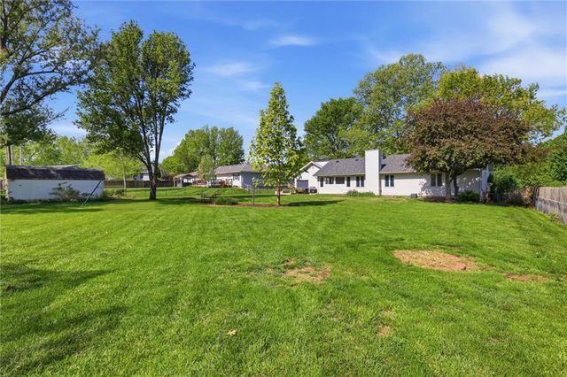 5645 Meadow View Drive, Shawnee, KS 66226