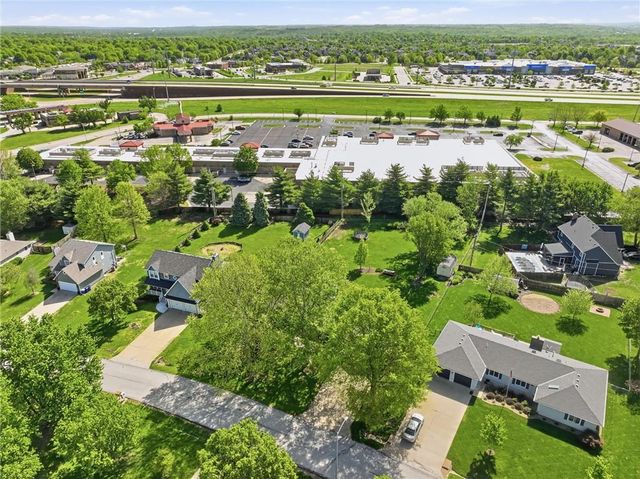 5645 Meadow View Drive, Shawnee, KS 66226