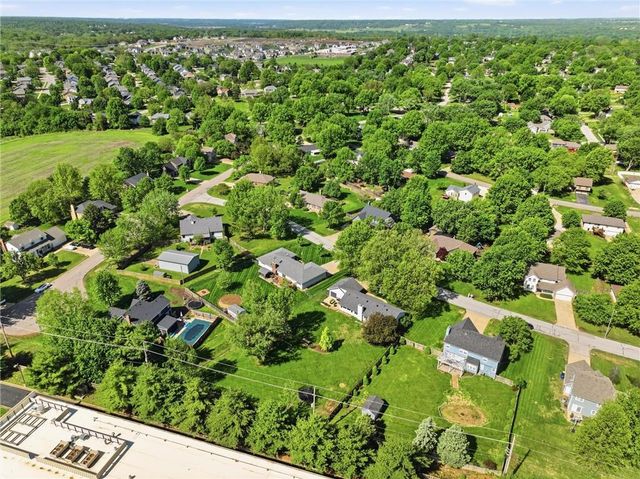 5645 Meadow View Drive, Shawnee, KS 66226