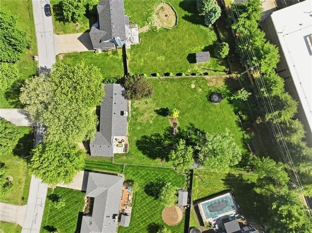 5645 Meadow View Drive, Shawnee, KS 66226