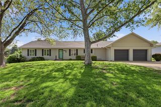 5645 Meadow View Drive, Shawnee, KS 66226