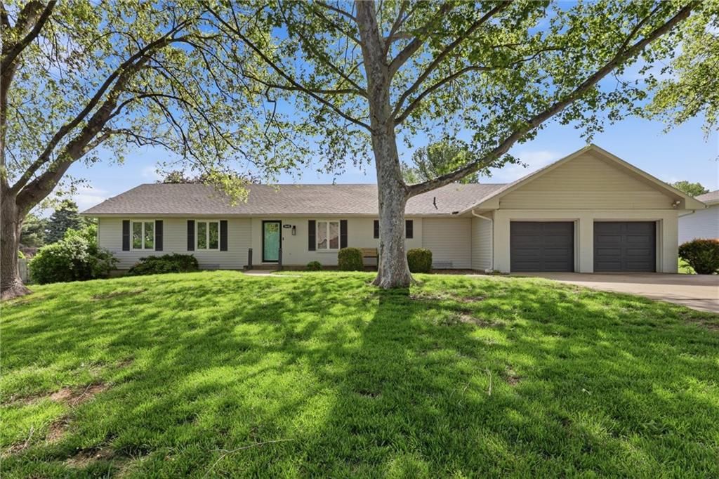 5645 Meadow View Drive, Shawnee, KS 66226