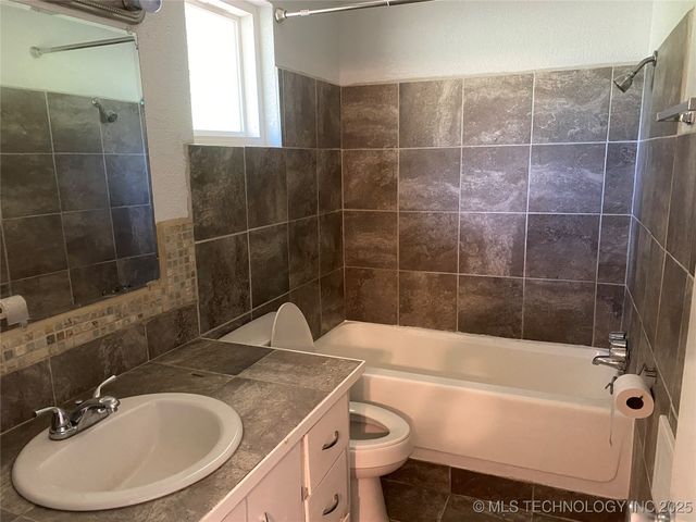 27 Rock Creek Drive, Canadian, OK 74425
