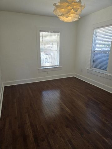 211 W ALVA STREET, Tampa, FL 33603