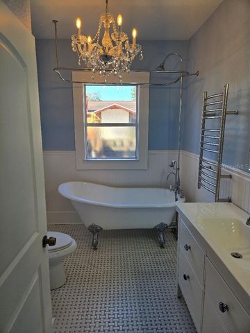 211 W ALVA STREET, Tampa, FL 33603