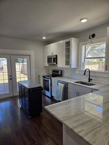 211 W ALVA STREET, Tampa, FL 33603