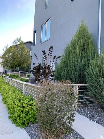 6226 W BIRCH RUN RD, South Jordan, UT 84009