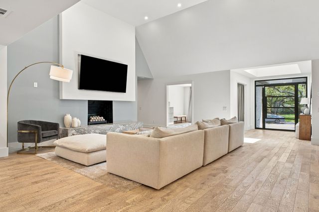 6915 Stefani Drive, Dallas, TX 75225
