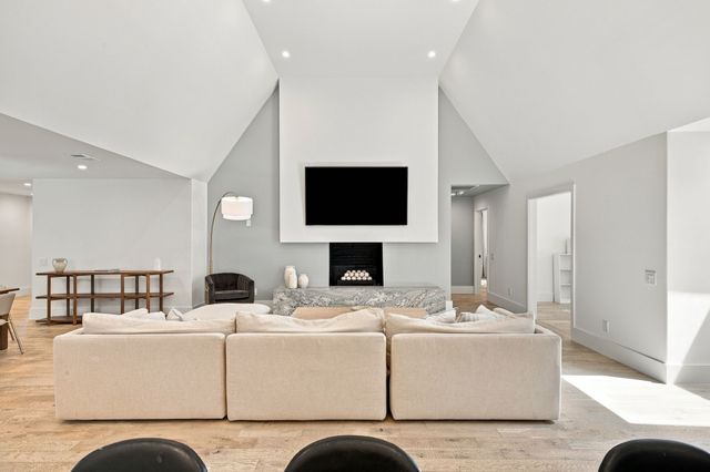 6915 Stefani Drive, Dallas, TX 75225