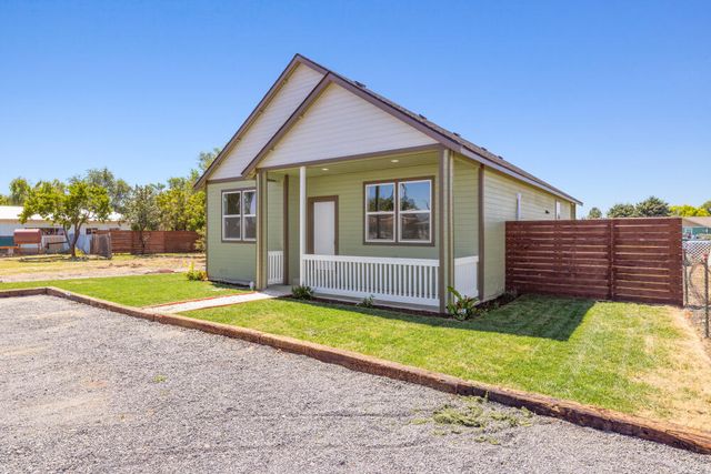 330 N Elm Street, Merrill, OR 97633