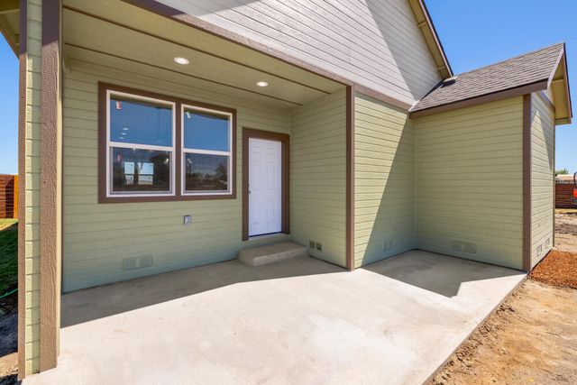 330 N Elm Street, Merrill, OR 97633