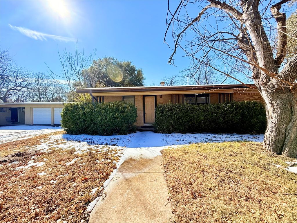 7725 Davenport Avenue, Fort Worth, TX 76116