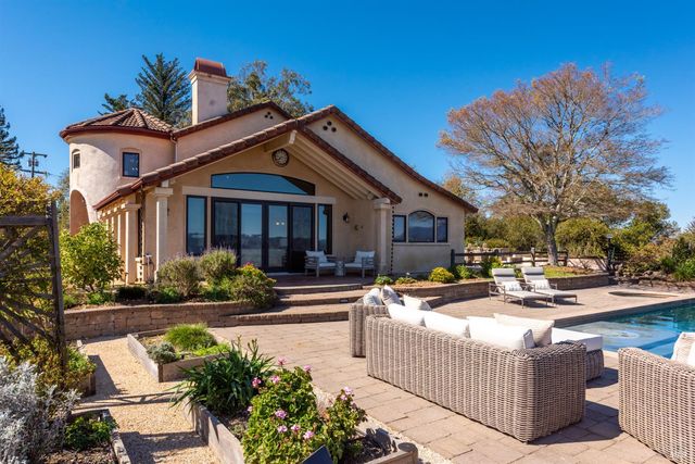 2405 Lewis Dr, Sebastopol, CA 95472