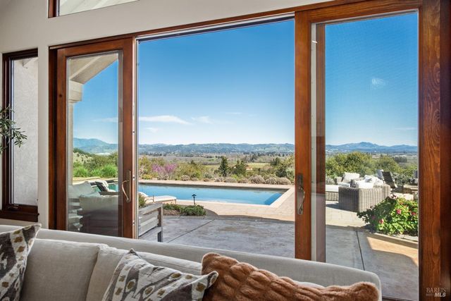 2405 Lewis Dr, Sebastopol, CA 95472