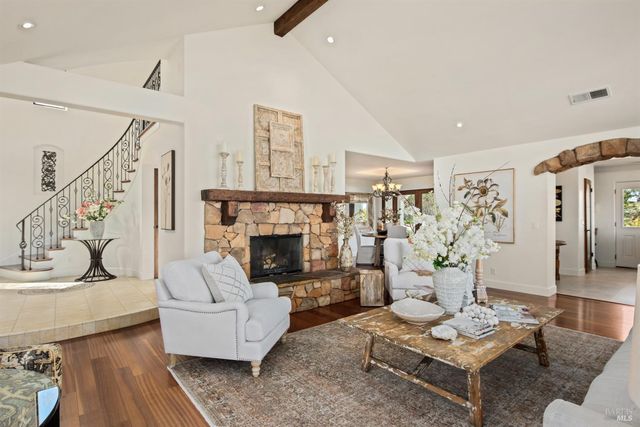 2405 Lewis Dr, Sebastopol, CA 95472