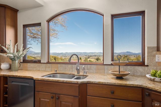 2405 Lewis Dr, Sebastopol, CA 95472