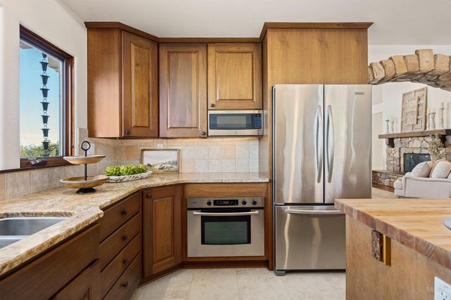 2405 Lewis Dr, Sebastopol, CA 95472