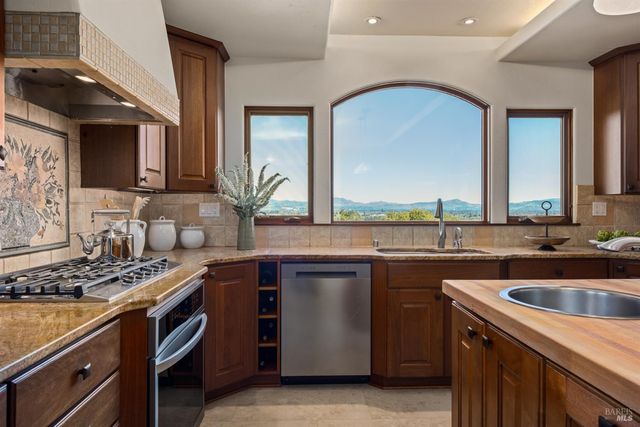 2405 Lewis Dr, Sebastopol, CA 95472