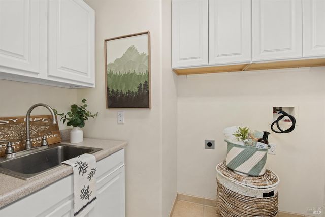 2405 Lewis Dr, Sebastopol, CA 95472