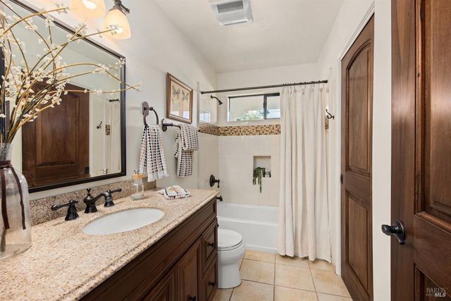 2405 Lewis Dr, Sebastopol, CA 95472