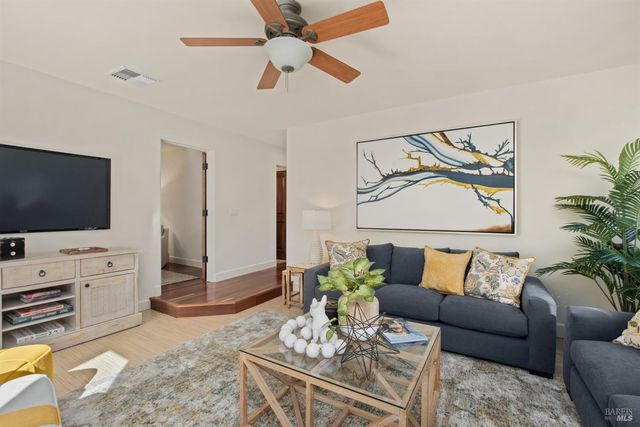 2405 Lewis Dr, Sebastopol, CA 95472