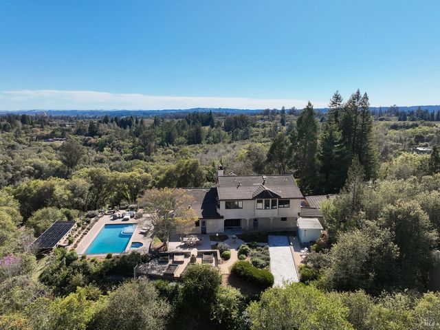 2405 Lewis Dr, Sebastopol, CA 95472
