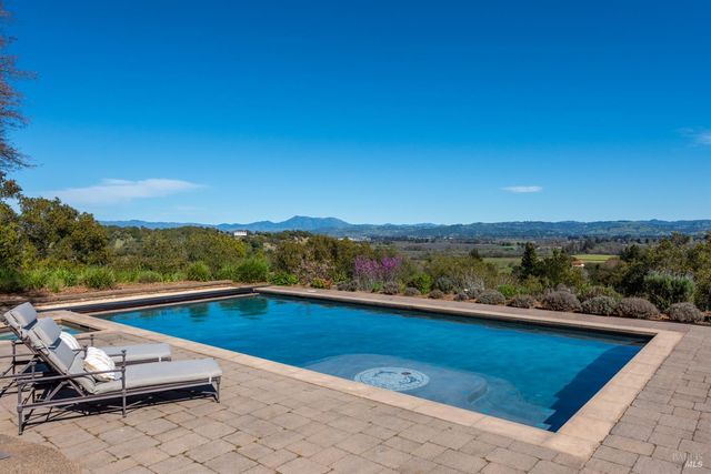 2405 Lewis Dr, Sebastopol, CA 95472