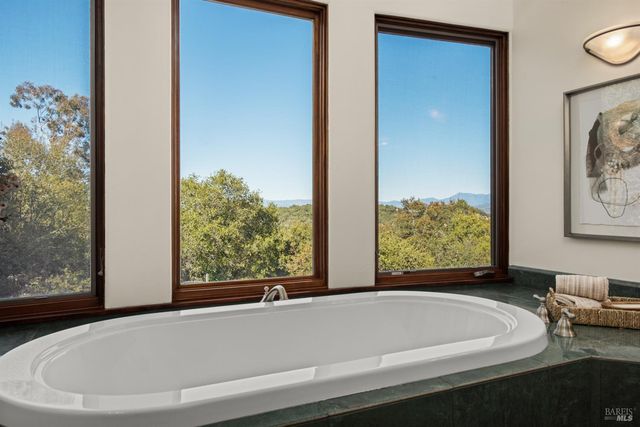 2405 Lewis Dr, Sebastopol, CA 95472