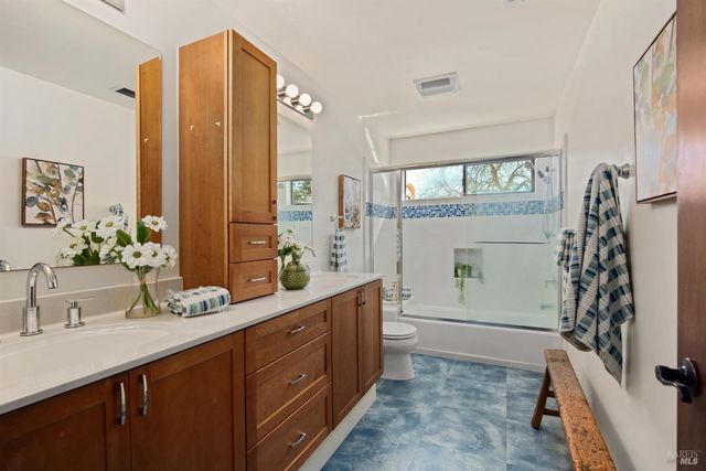 2405 Lewis Dr, Sebastopol, CA 95472