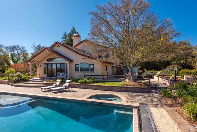 2405 Lewis Dr, Sebastopol, CA 95472