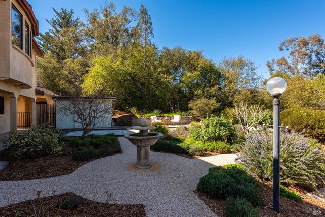 2405 Lewis Dr, Sebastopol, CA 95472