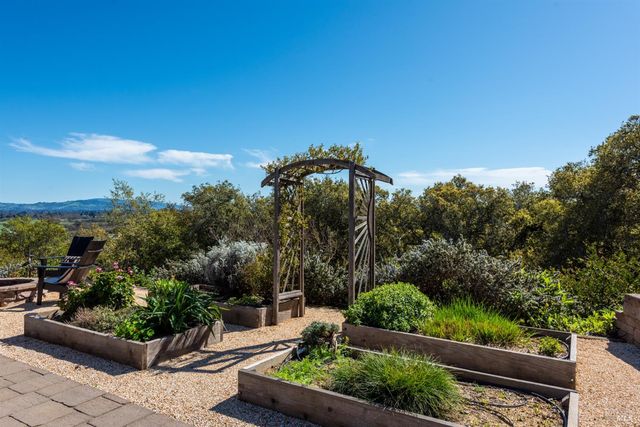 2405 Lewis Dr, Sebastopol, CA 95472