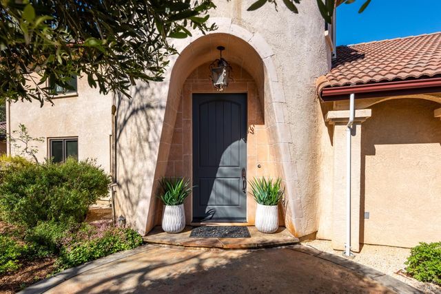 2405 Lewis Dr, Sebastopol, CA 95472