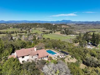 2405 Lewis Dr, Sebastopol, CA 95472