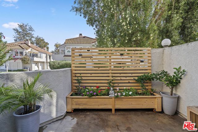 4240 Lost Hills Road 903, Agoura Hills, CA 91301