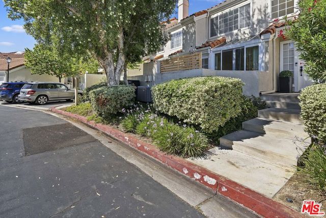 4240 Lost Hills Road 903, Agoura Hills, CA 91301