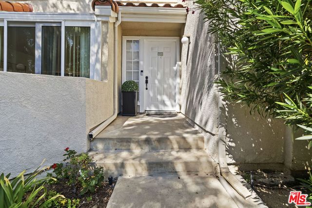 4240 Lost Hills Road 903, Agoura Hills, CA 91301