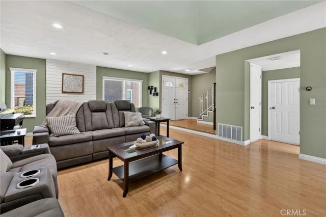 25 Cheyenne, Irvine, CA 92604