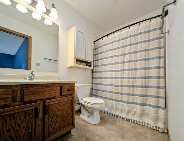 1215 Prairieview Drive NE, Cedar Rapids, IA 52402