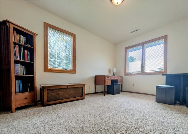 1215 Prairieview Drive NE, Cedar Rapids, IA 52402