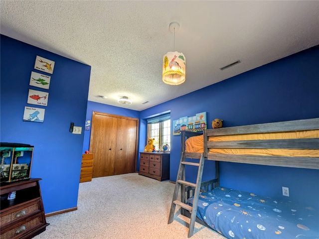 1215 Prairieview Drive NE, Cedar Rapids, IA 52402