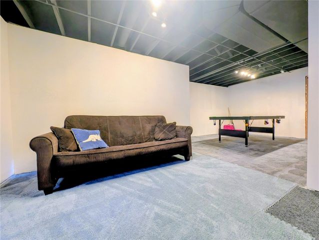 1215 Prairieview Drive NE, Cedar Rapids, IA 52402