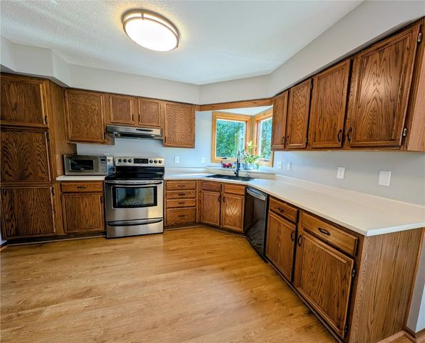 1215 Prairieview Drive NE, Cedar Rapids, IA 52402