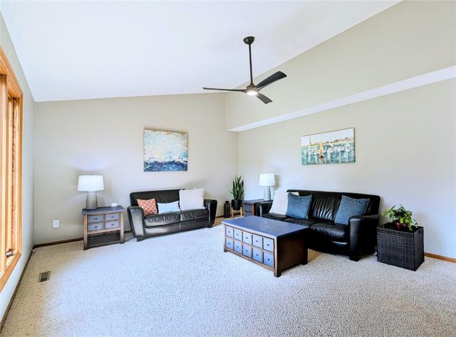 1215 Prairieview Drive NE, Cedar Rapids, IA 52402