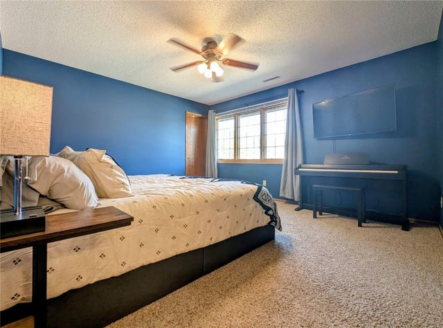 1215 Prairieview Drive NE, Cedar Rapids, IA 52402