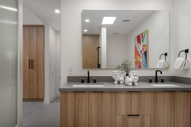 172 Desert Lakes Drive, Palm Springs, CA 92264