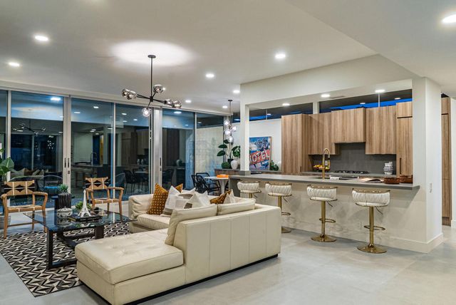 172 Desert Lakes Drive, Palm Springs, CA 92264