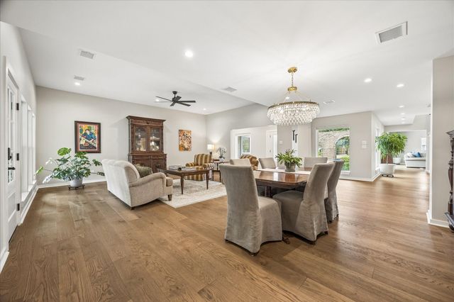 1059 Candlelight Lane, Houston, TX 77018