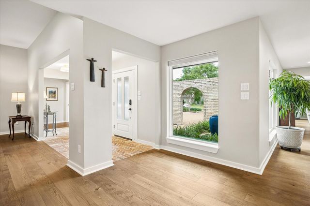 1059 Candlelight Lane, Houston, TX 77018