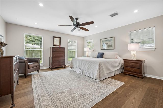 1059 Candlelight Lane, Houston, TX 77018
